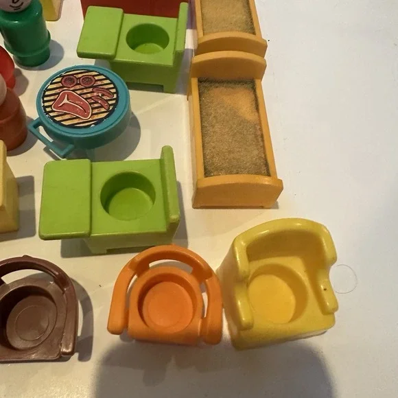 VTG 70s &80sFisher Price Wooden & Plastic Little People Figures Lot Of 46 Pieces